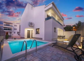 Villa Augusta with heated Pool